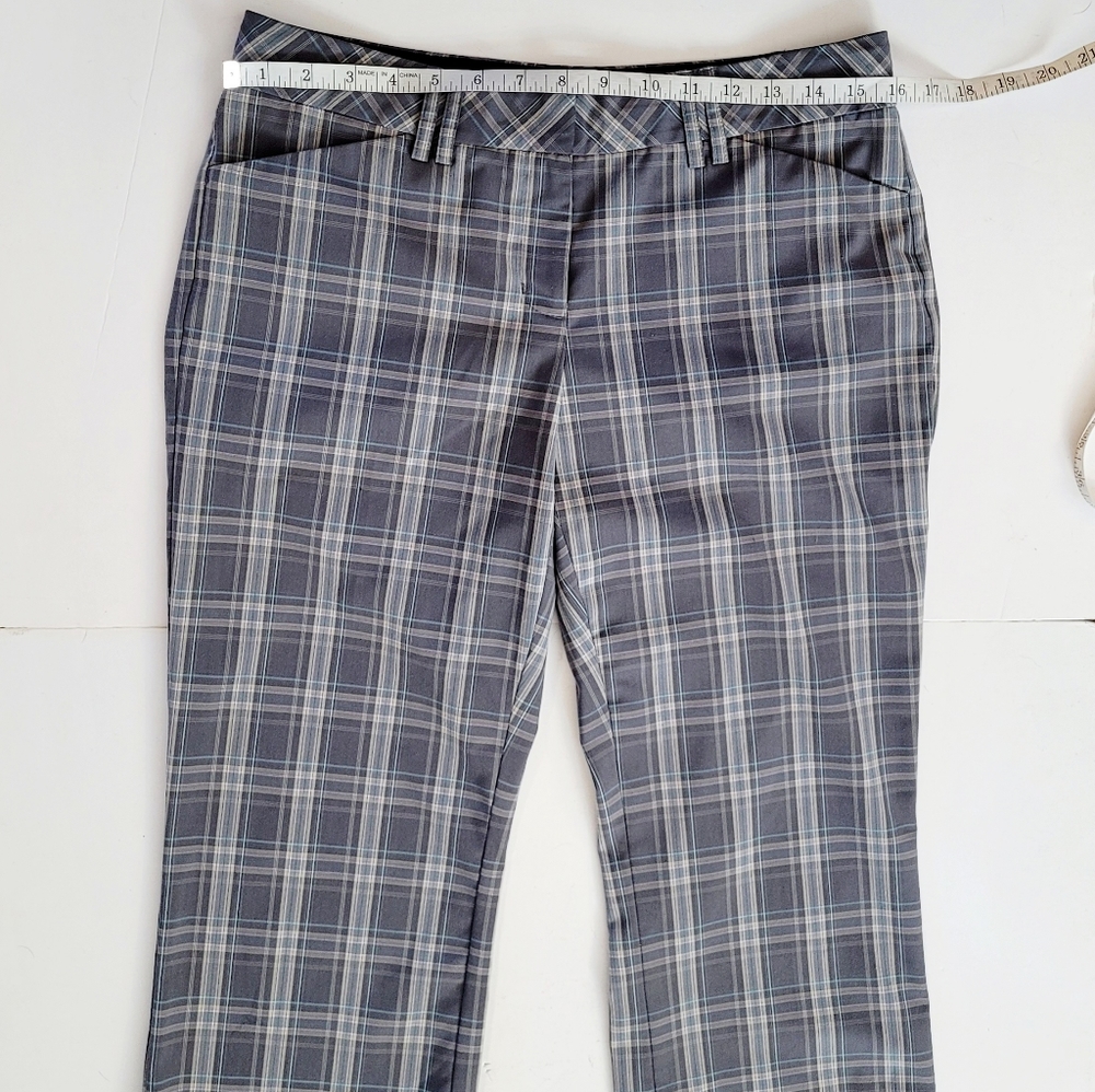 ExpressCroppedPants - Picture 2 of 11